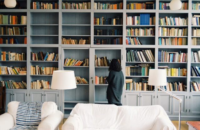 Manfaat Penggunaan Rak Buku Pada Ruangan